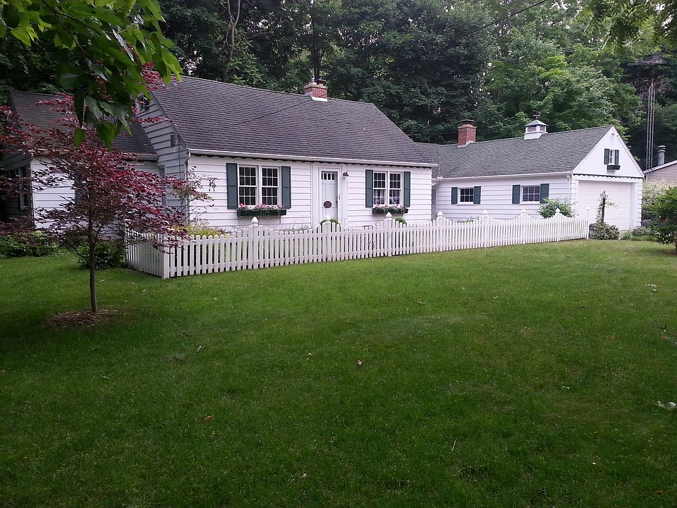 1st image of 128 Brown St