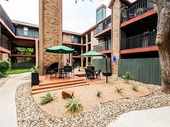 2nd image of 2406 Bluebonnet Ln APT 303