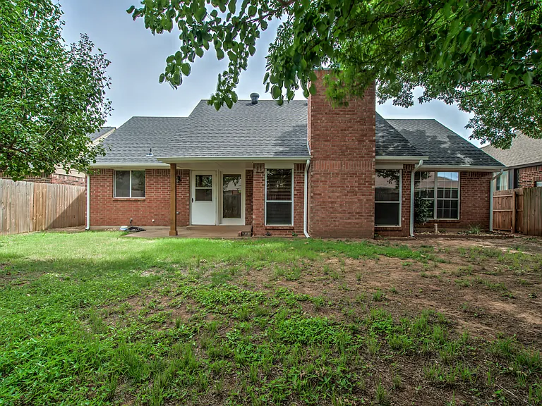 1817 Victoria Dr — Photo 44