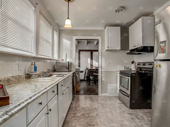 4th image of 2233 E 69th St