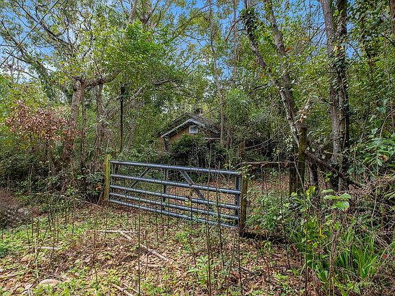 3rd image of 1526 Live Oak Dr