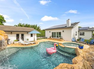 310 Edgewood Dr N, West Palm Beach, FL 33405