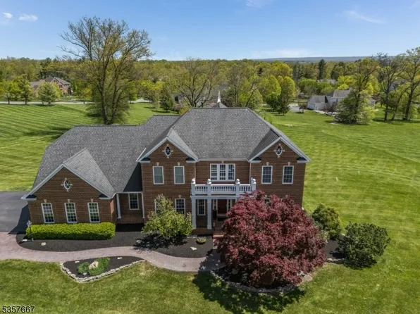 3 Stillwater Ln, Raritan Twp., NJ 08822