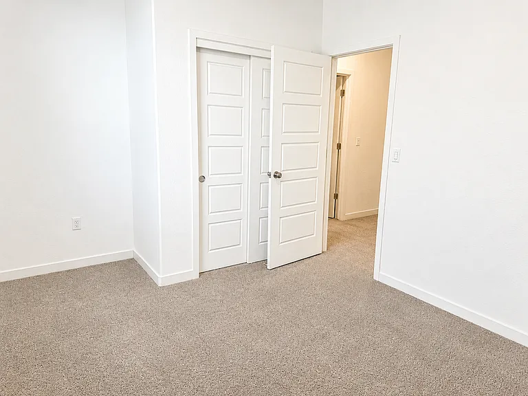 2806 N Applegate Ave — Photo 9
