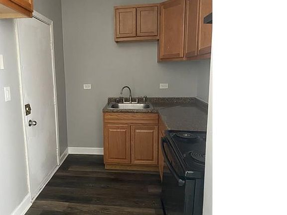 4th image of 7604 S Essex Ave #204