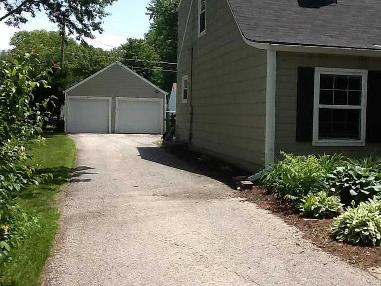 4739 Windsor St — Photo 2