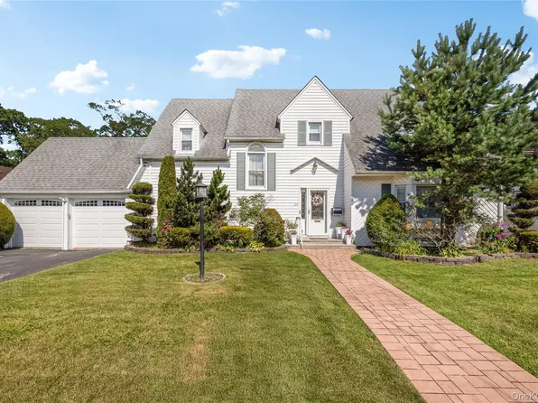 24 Lawrence Avenue, Rockville Centre, NY 11570
