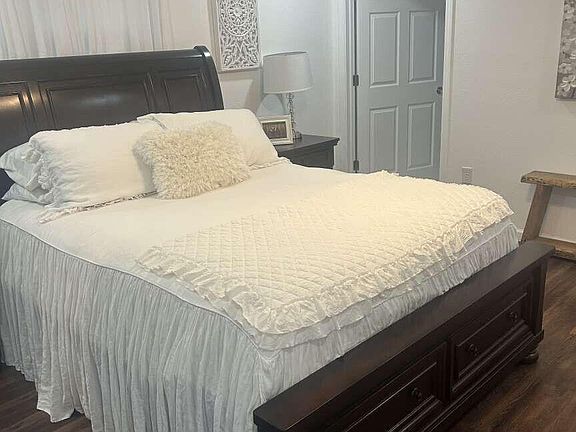 4th image of 121 Maiden Ln