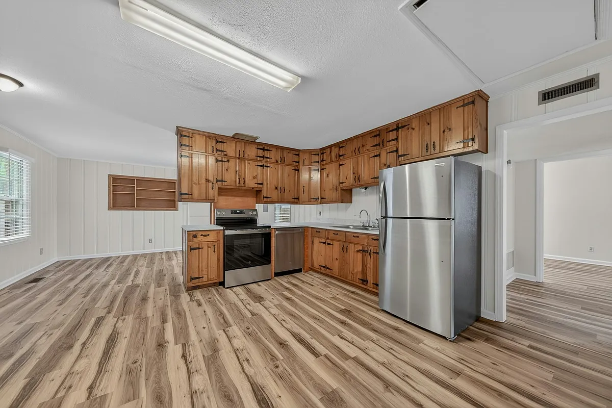 Kitchen - 506 Hickory St SE #B