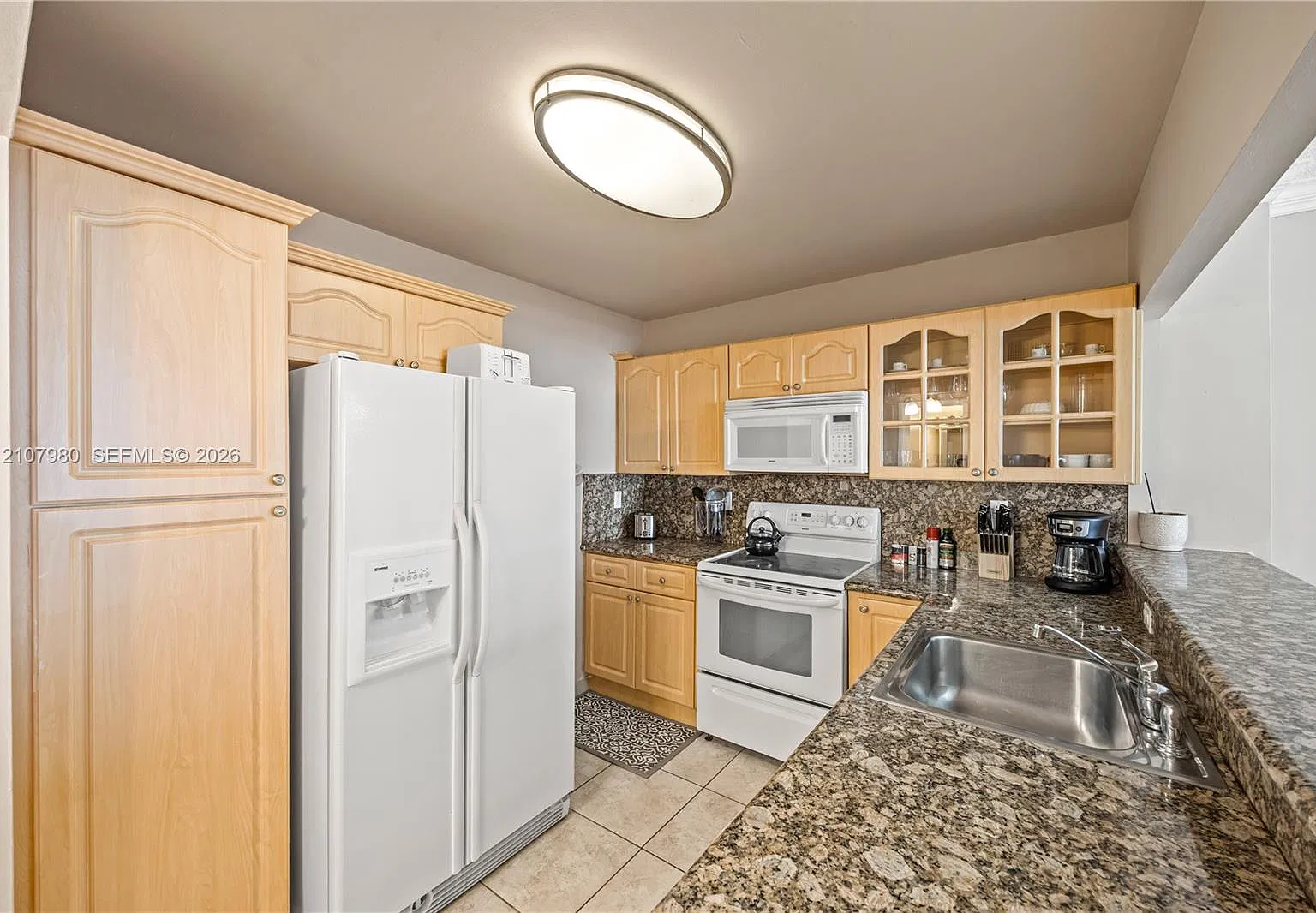 Sea Air Towers Condo — Photo 4
