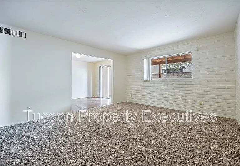 3534 N Palmer Dr — Photo 12