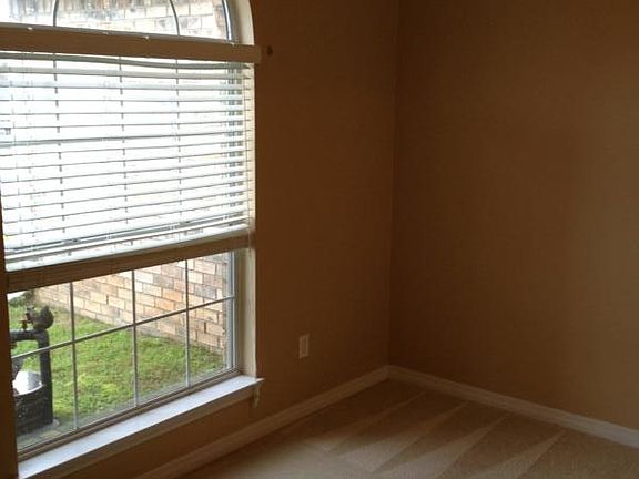 4th image of 337 Egan Dr
