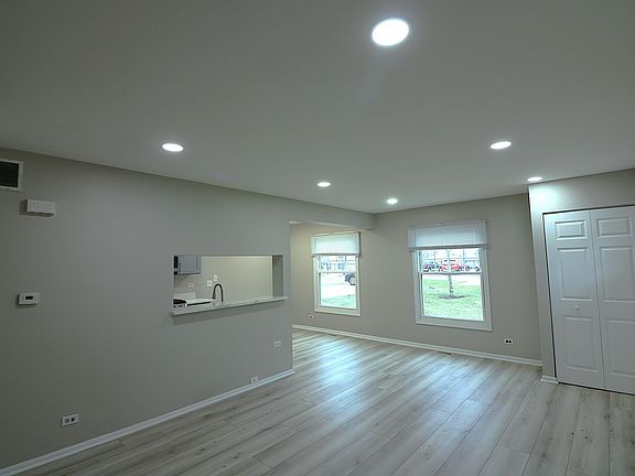 3rd image of 360 Farmingdale Cir