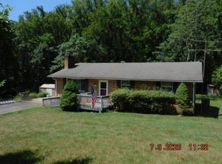 6392 Peaceful Dr, Salem, VA 24153