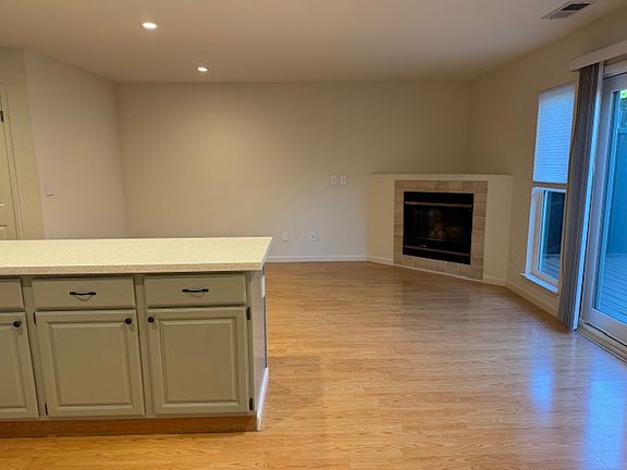 4th image of 511 N San Mateo Dr