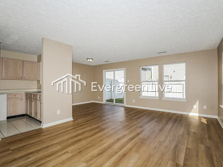 6758 Pembridge Way — Photo 3