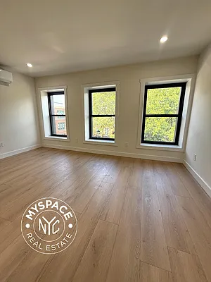 Living room, photo 1