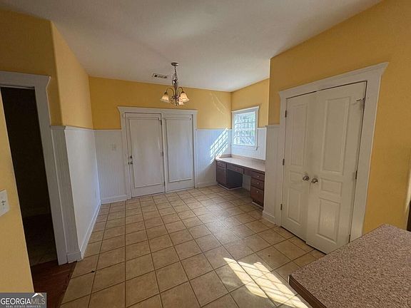 5th image of 404 Park Pl