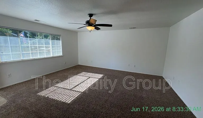1827 E Cambridge Ct — Photo 2