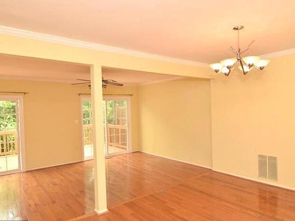 3rd image of 750 Ivy League Ln