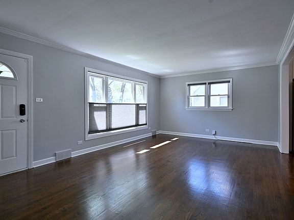 4th image of 37 N Wisconsin Ave