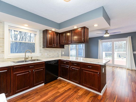3rd image of 8441 32nd St