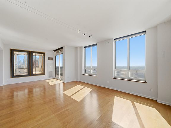 5th image of 1111 S Wabash Ave APT 3303