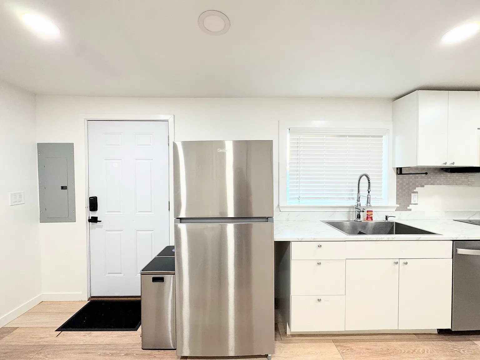 2 bed, 550 sqft, $1,950 — Photo 3