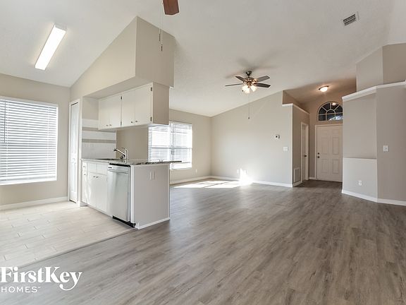 5th image of 13835 Glasser Ave