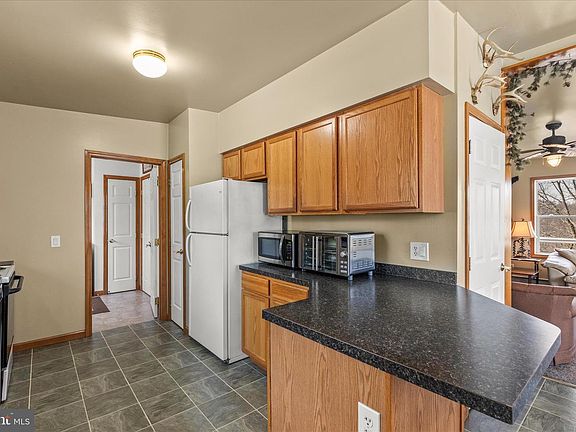 5th image of 834 Richmond Rd
