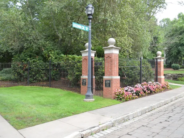 65 Goodwin Circle #65, Hartford, CT 06105