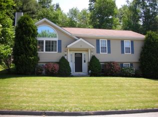 16 Stonehouse Ln, Worcester, MA 01609