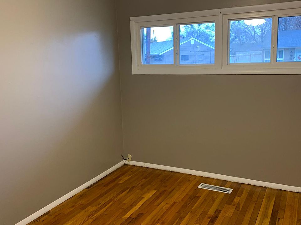 2nd image of 3000 Shoreham Ln