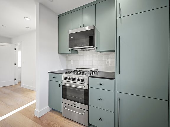 4th image of 3018 4th St #C