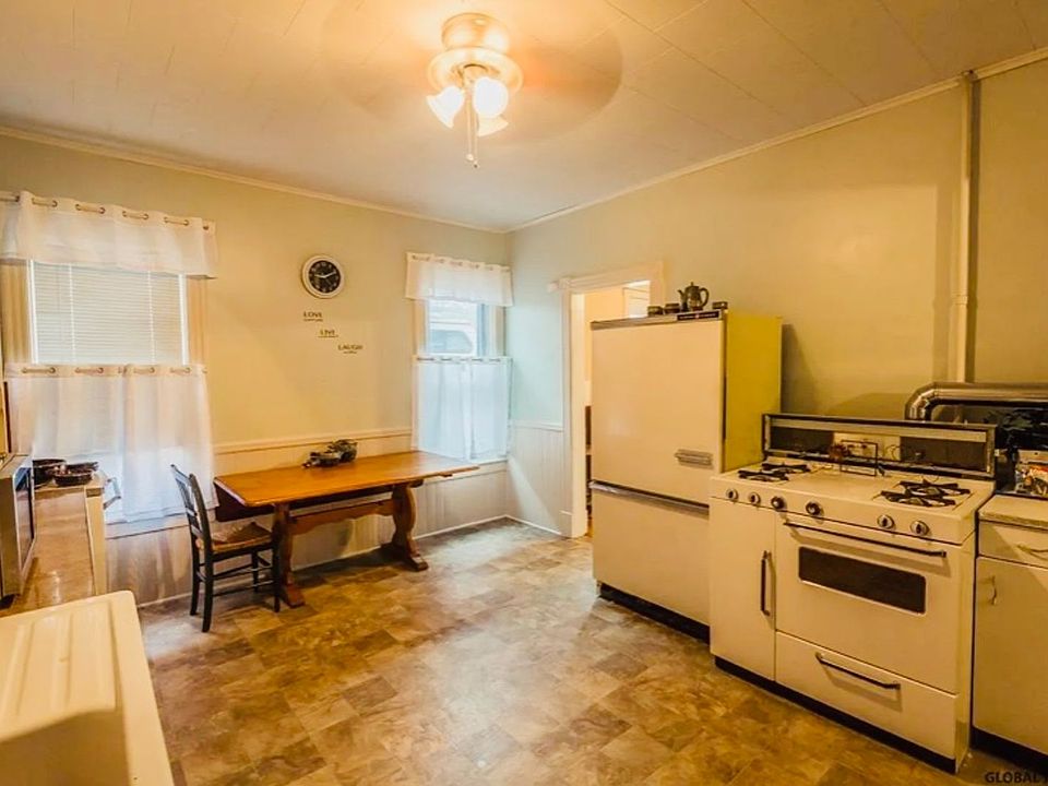 1st image of 28 Pulaski St APT 1