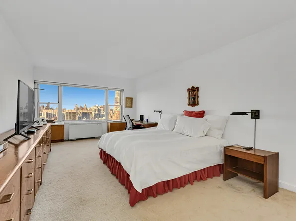 118 East 60th Street image 10 of 15