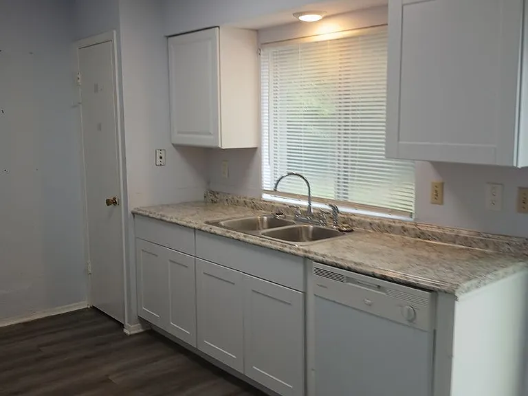 12109 Bishop Dr — Photo 15