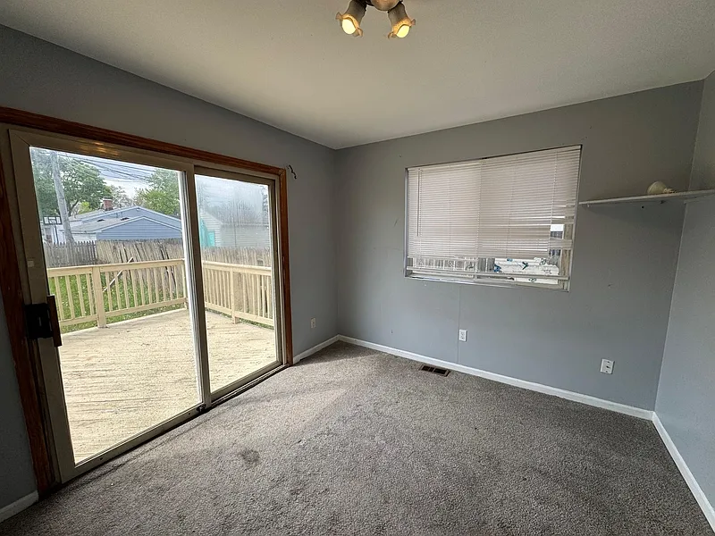 3 bed, 1.0 bath, 1008 sqft, $1,400 — Photo 4