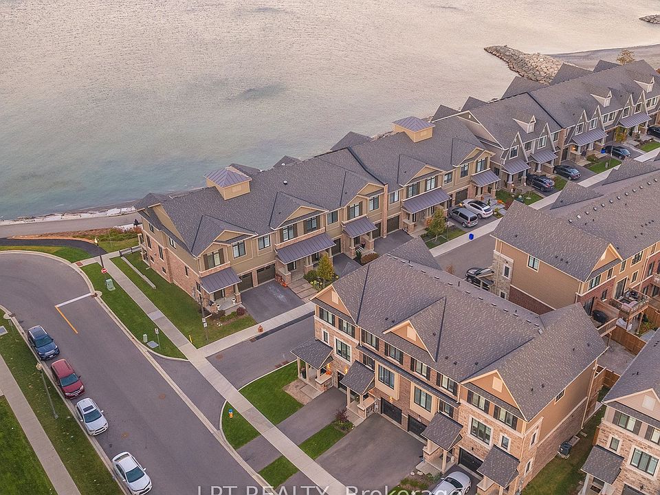 1st image of 16 Place Polonaise Dr