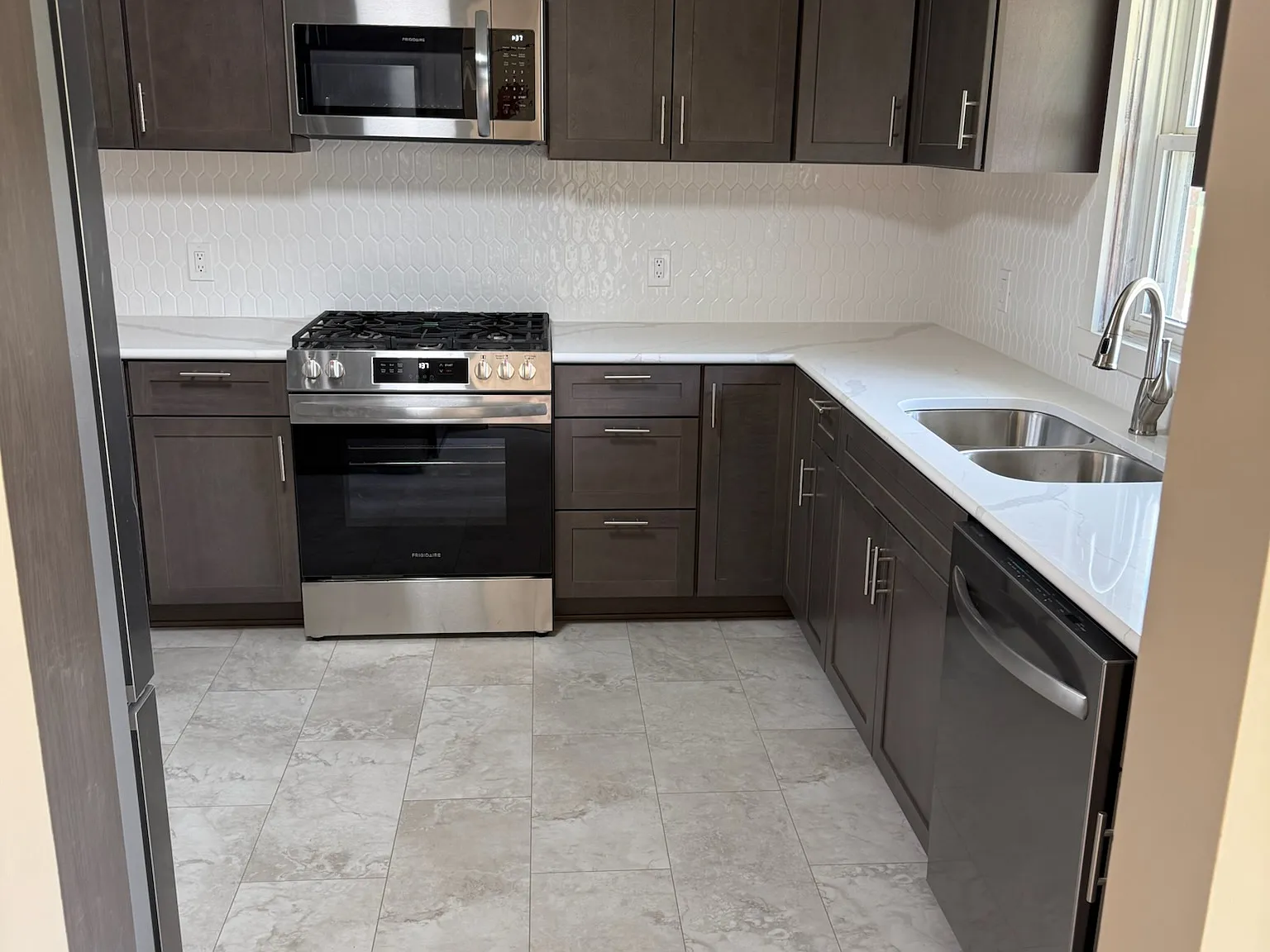 3 bed, 2.5 bath, 1932 sqft, $2,500 — Photo 3