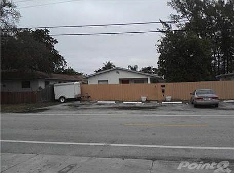 1st image of 1015 NE 38th St