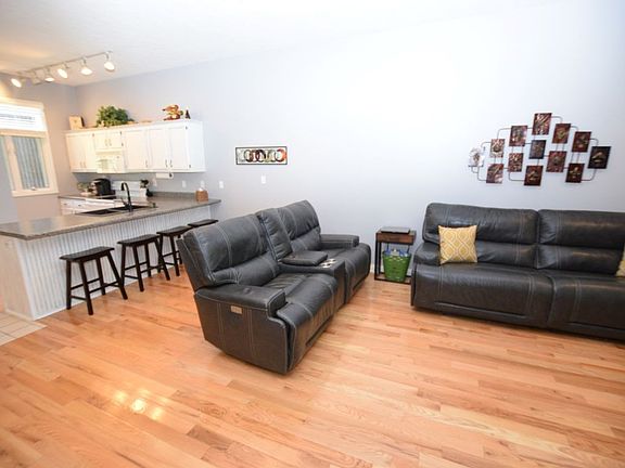 3rd image of 1818 E Eagle Bay Dr
