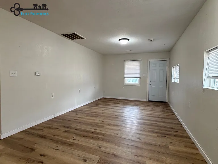 1205 S Market St — Photo 4