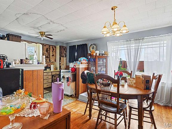 4th image of 113 College St