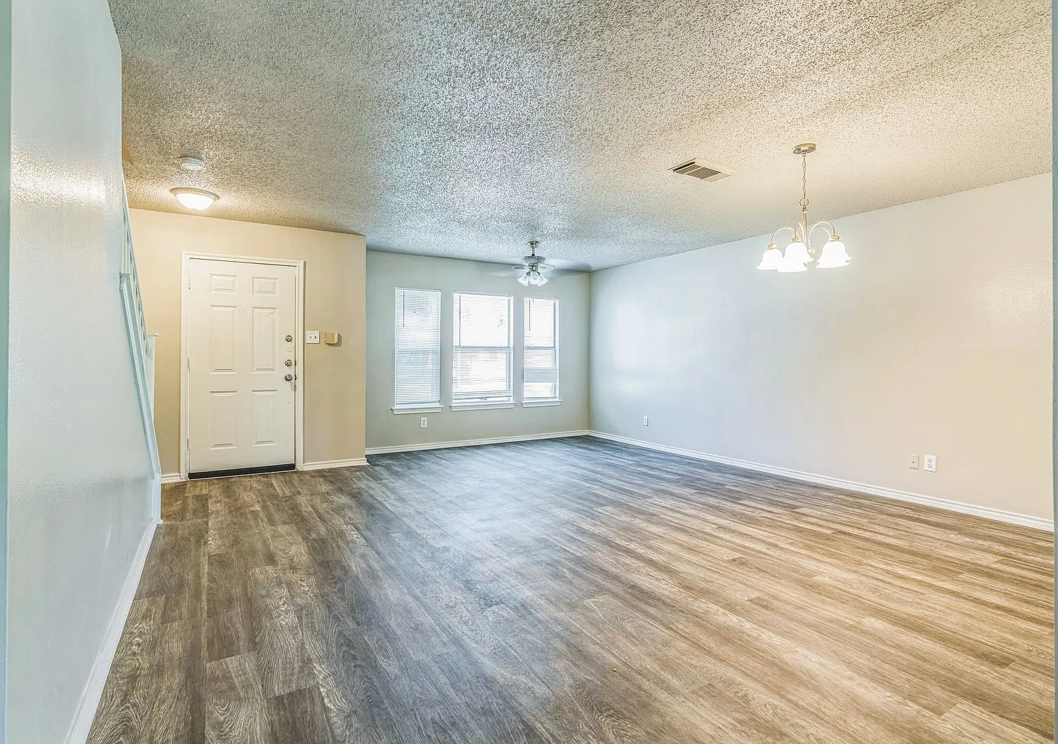 Spacious 4-Bedroom Home with Open Floor Plan & Brick Fireplace — Photo 4