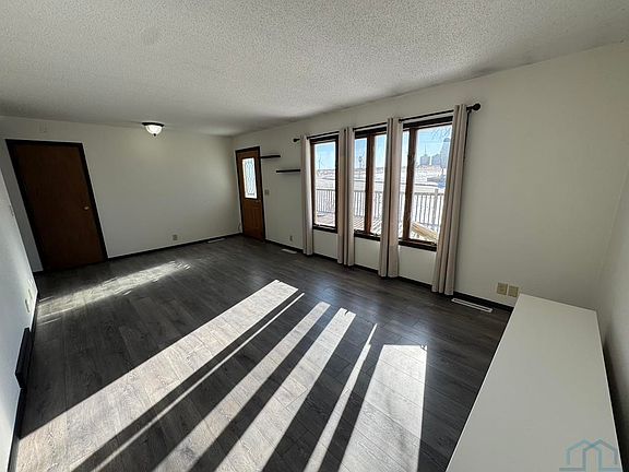 5th image of 306 E Southwind Dr