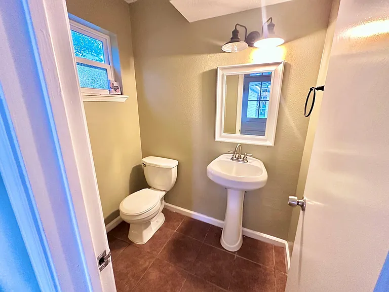 17502 Cassina Dr — Photo 31