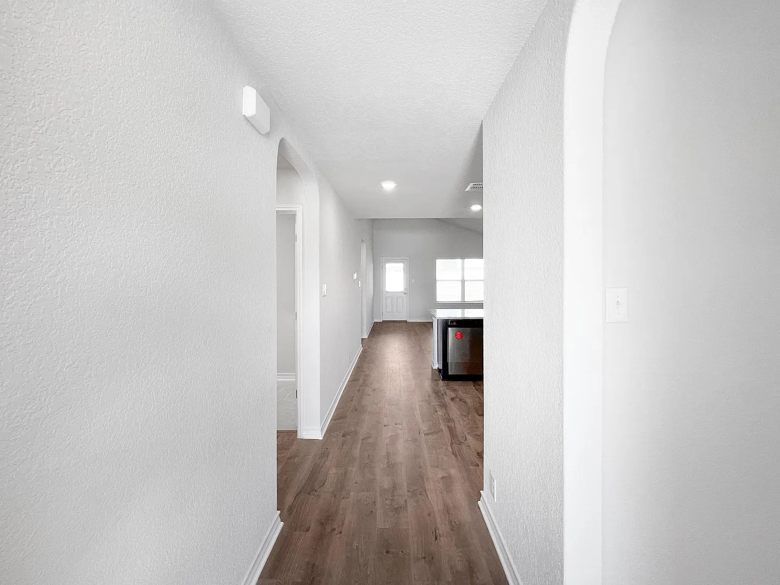 4 bed, 2.5 bath, 2323 sqft, $2,100 — Photo 3