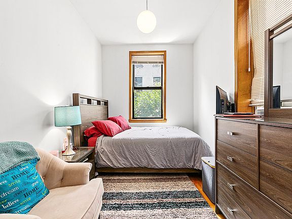 3rd image of 324 W 76th St APT 2B