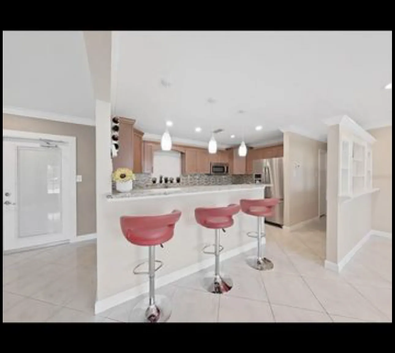 3 bed, 1374 sqft, $2,600 — Photo 3
